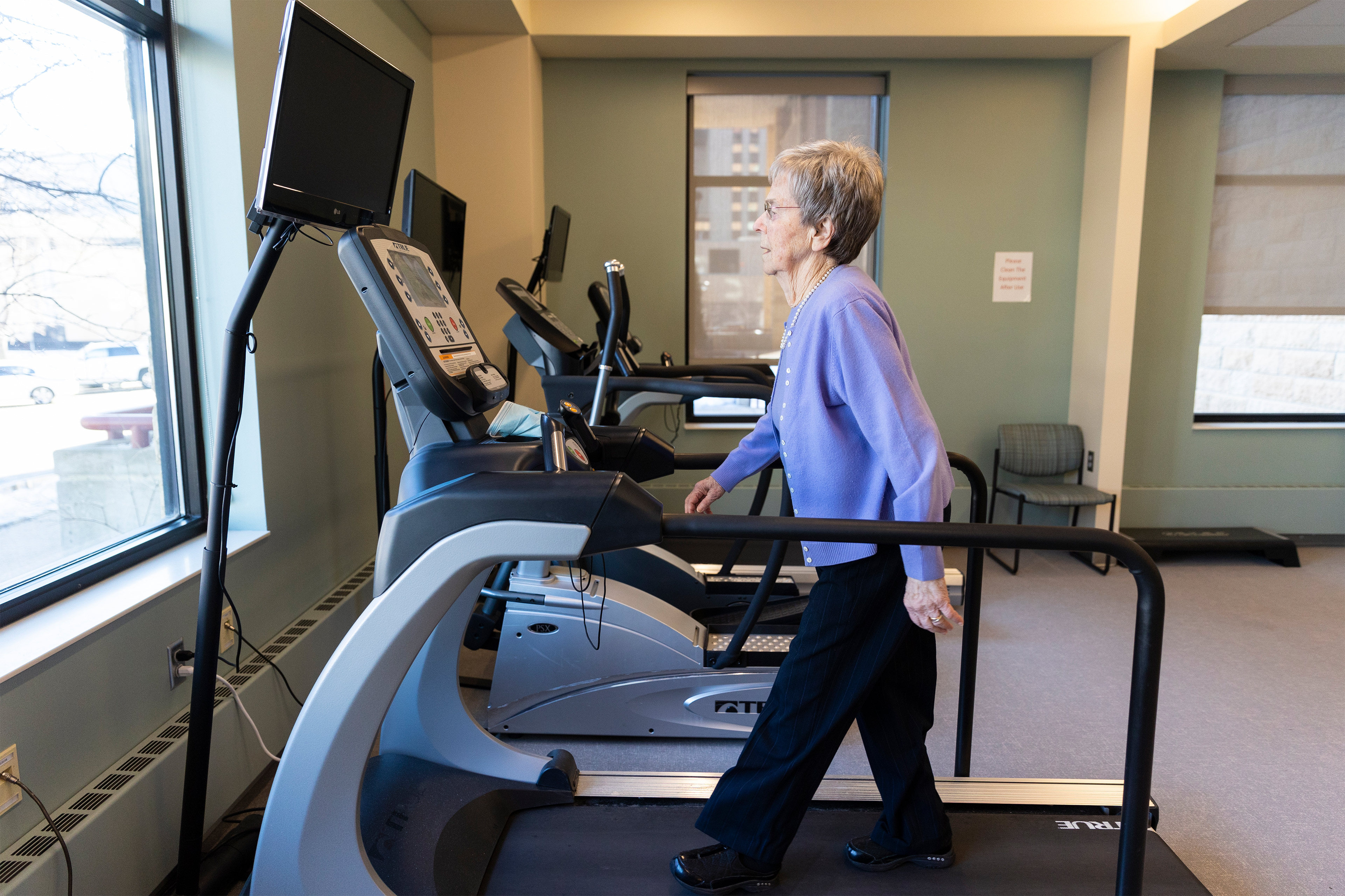 A photo shows Lore Wilkinson walking on a treadmill.