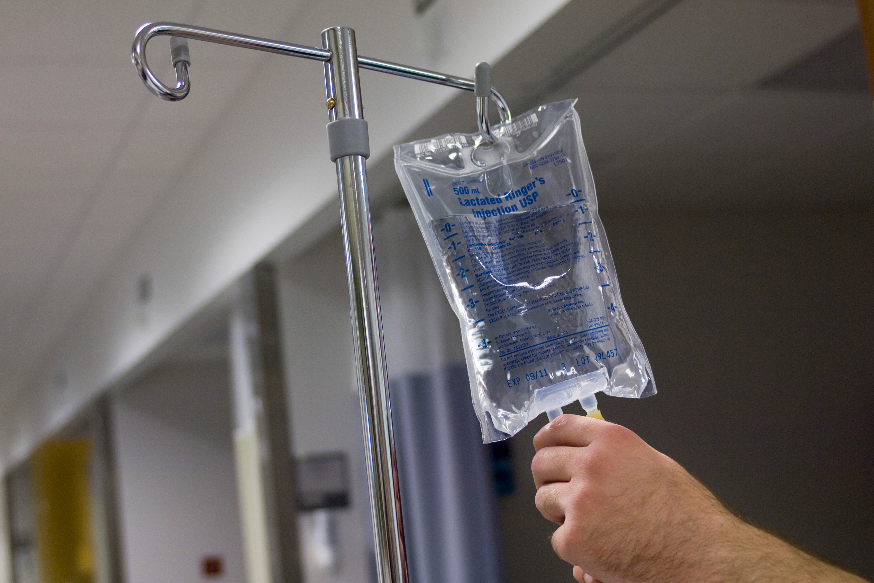 Image for display with article titled Nationwide IV Fluid Shortage Could Change How Hospitals Manage Patient Hydration