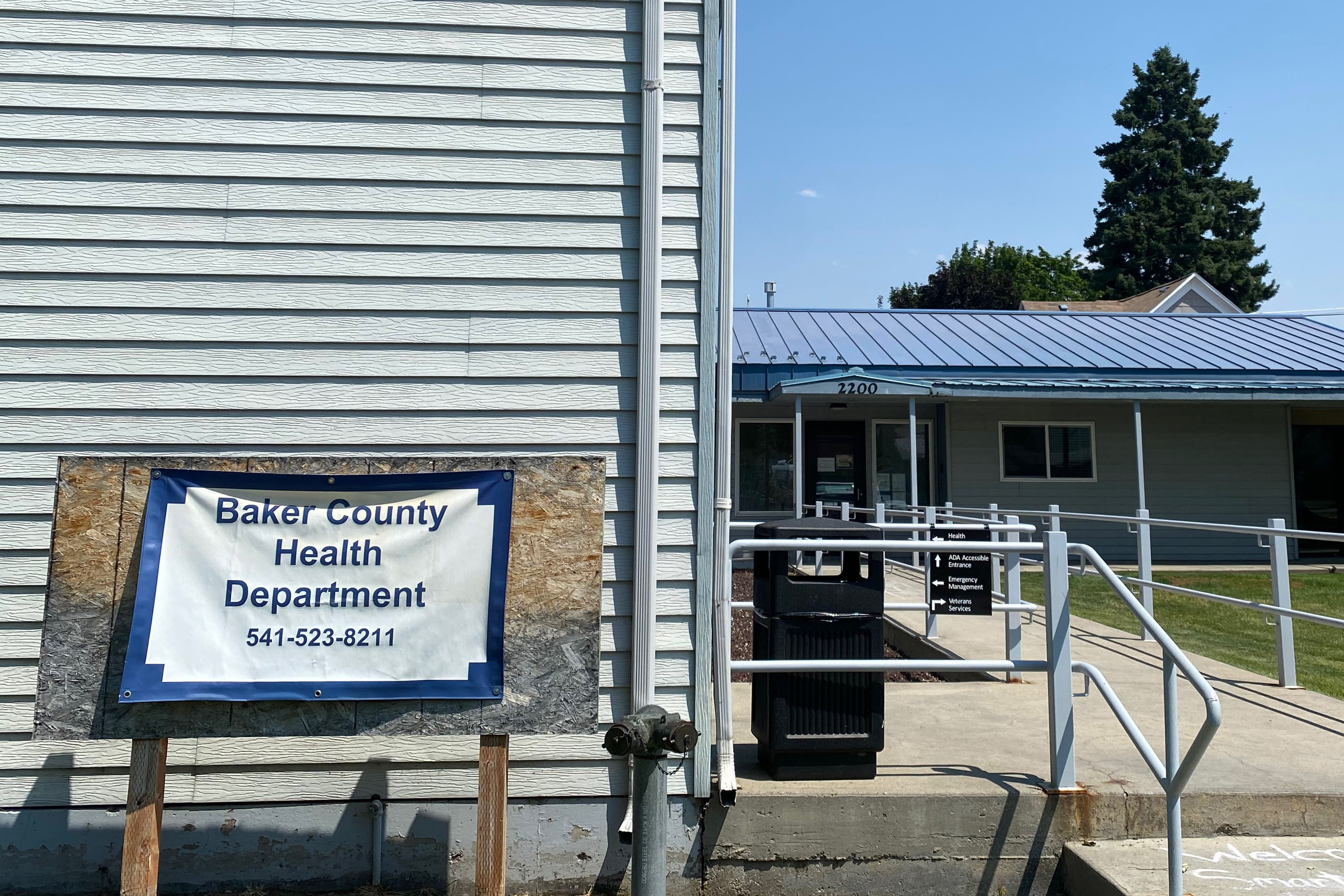 A photograph showing the exterior of the Baker County health department.