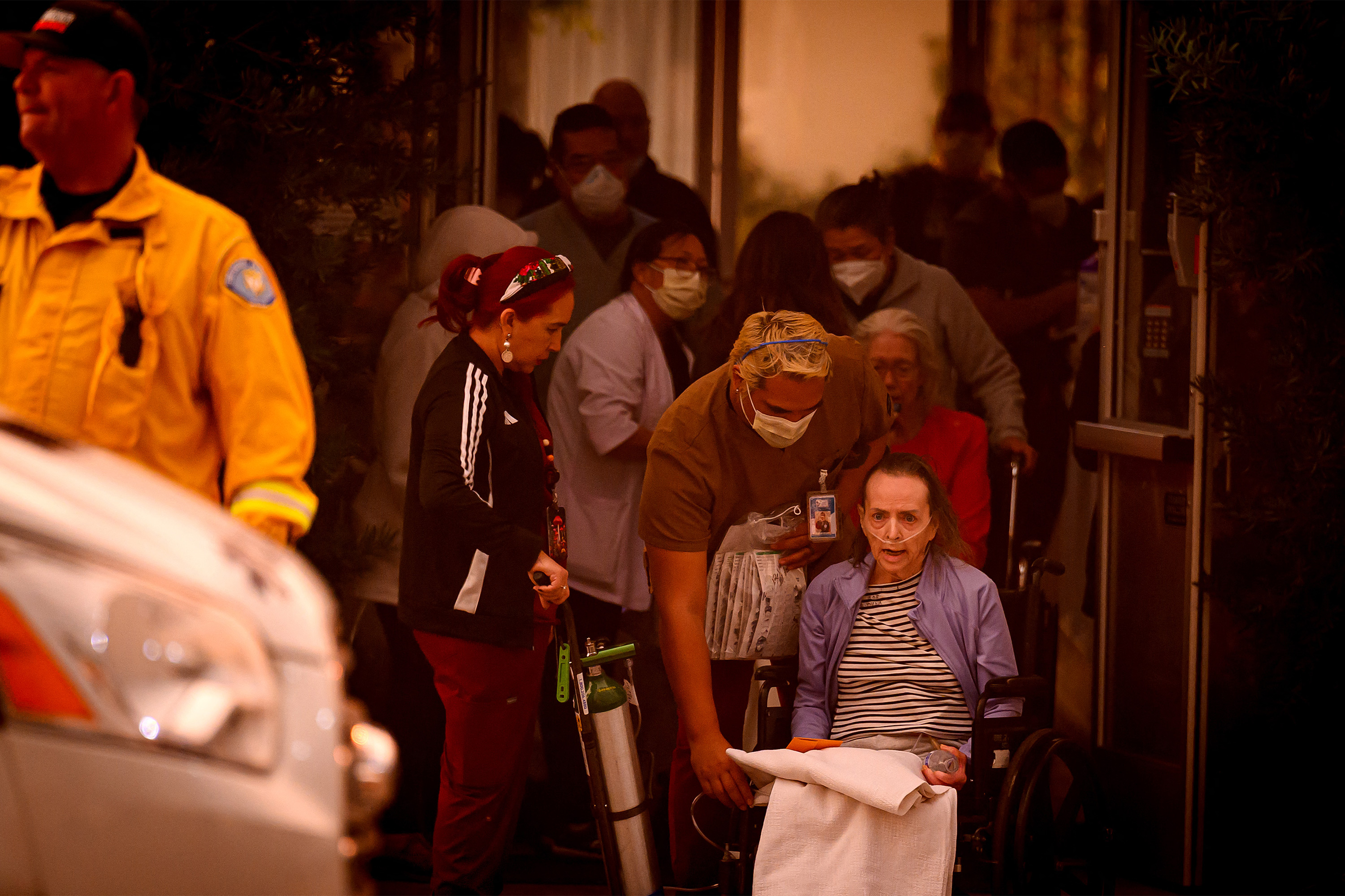 Image for display with article titled Doctors, Nurses Press Ahead as Wildfires Strain Los Angeles’ Health Care